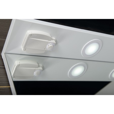 Aqualine KORIN lustro z oświetleniem LED i gniazdkiem 60x70x12cm KO397